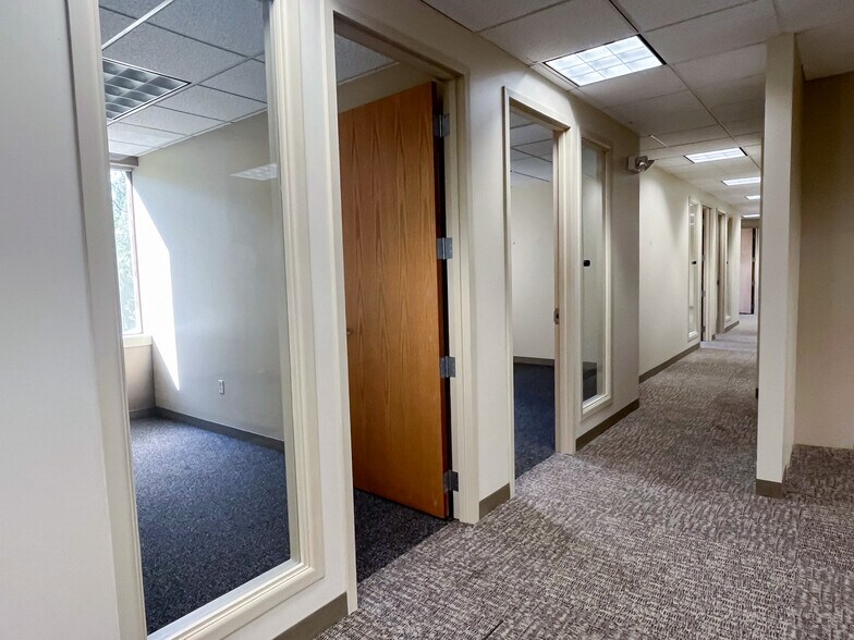 More Photos Of 4955 Steubenville Pike, Pittsburgh Office For Sale