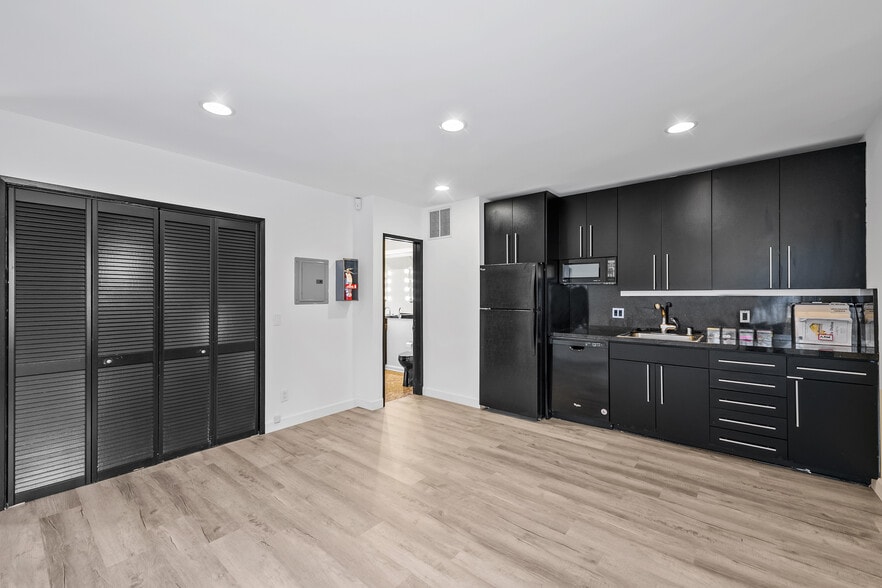 More Photos Of 742 Washington Blvd, Marina Del Rey Loft Creative Space For Sale