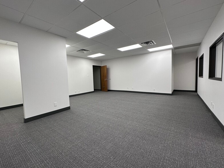 More Photos Of 3530 Forest Ln, Dallas Office For Lease