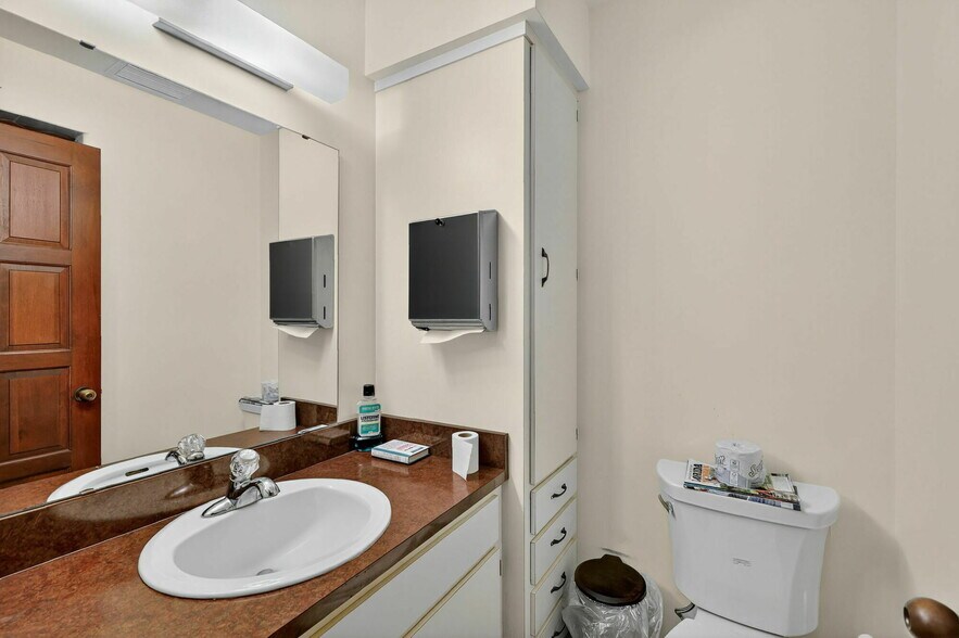 More Photos Of 1029 W Magnolia St, Leesburg Office For Sale