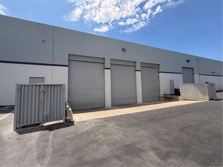 More Photos Of 1060-1072 N Kraemer Pl, Anaheim Manufacturing For Lease