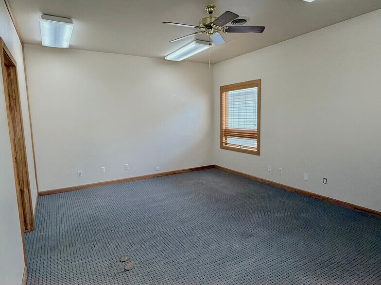 More Photos Of 120 Cole Ave, Pinedale Office For Sale