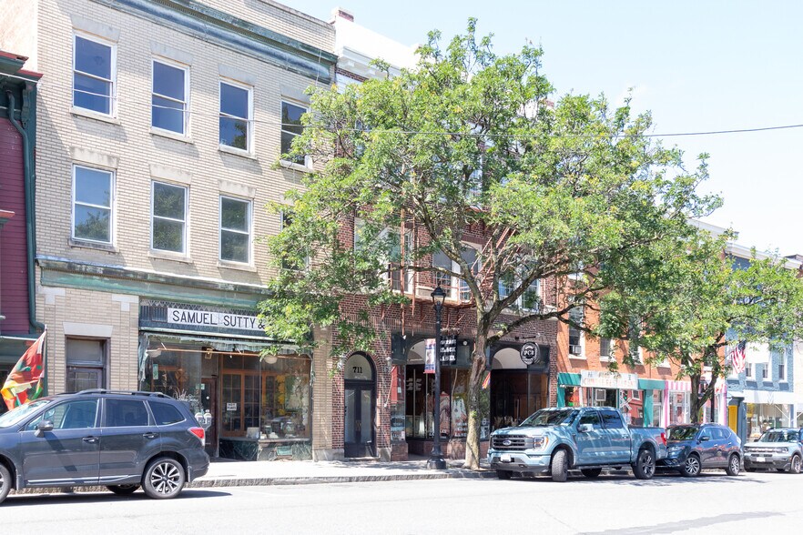 Primary Photo Of 711 Warren St, Hudson Storefront Retail Residential For Lease