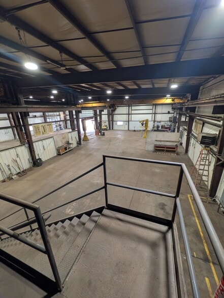 More Photos Of 195 Wendt Dr, Waupaca Warehouse For Sale
