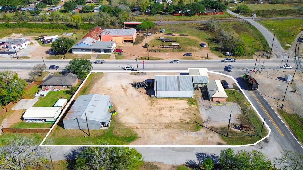 More Photos Of 917 E Main St, Eagle Lake Service Station For Sale