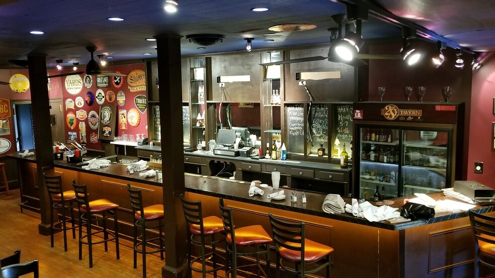 More Photos Of 194-198 Main St, Emmaus Restaurant For Lease