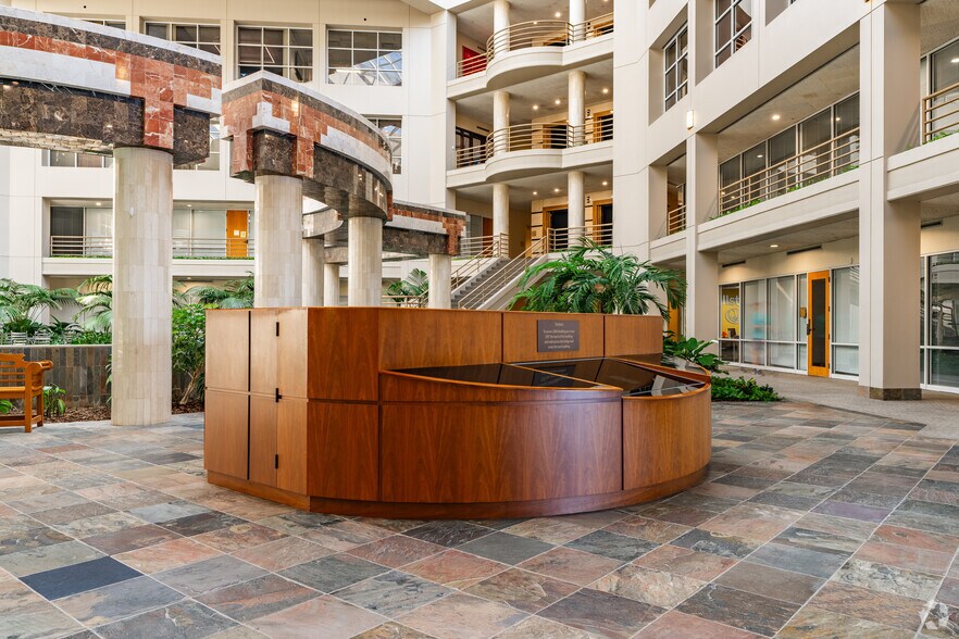 More Photos Of 2650 Thousand Oaks Blvd, Memphis Office For Lease