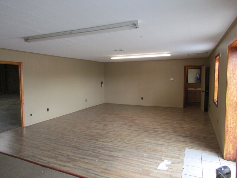 More Photos Of 1416 Easy St, New Iberia Warehouse For Sale