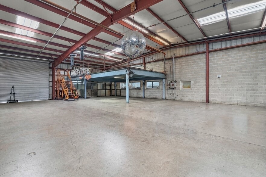 More Photos Of 4081 Seaport Blvd, West Sacramento Warehouse For Lease