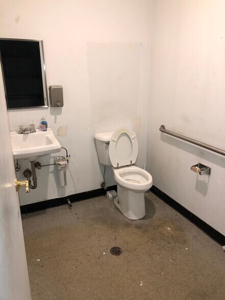 More Photos Of 4120-4128 N Milwaukee Ave, Chicago Storefront For Lease