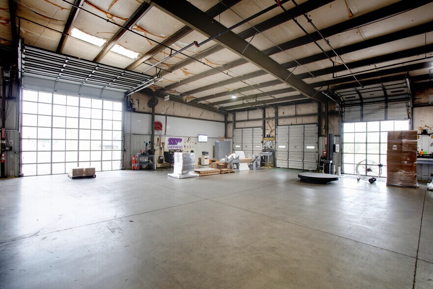 More Photos Of 112 Tennessee Blvd, Watertown Manufacturing For Sale