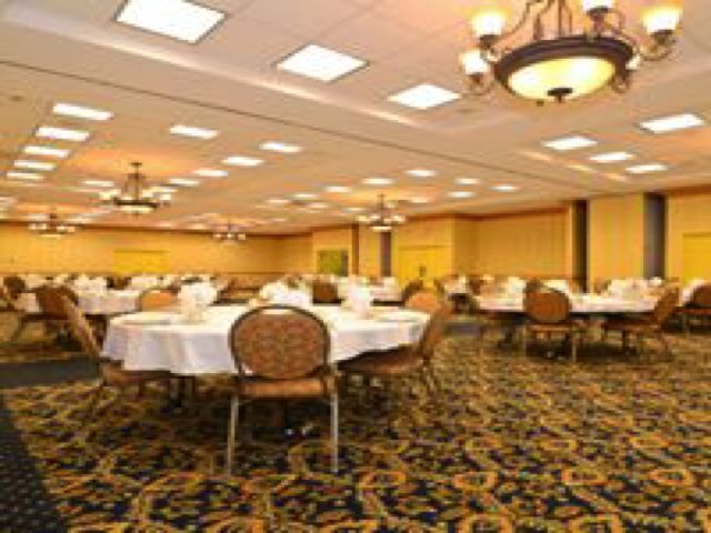 More Photos Of 101 Maritime Dr, Manitowoc Hotel For Sale