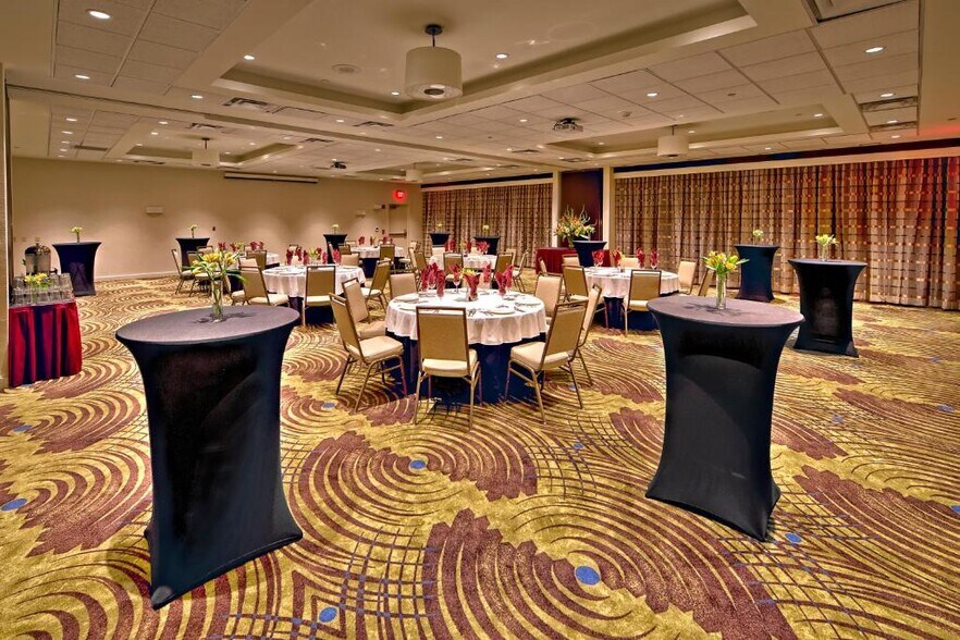 More Photos Of 923 N Gloster St, Tupelo Hotel For Sale