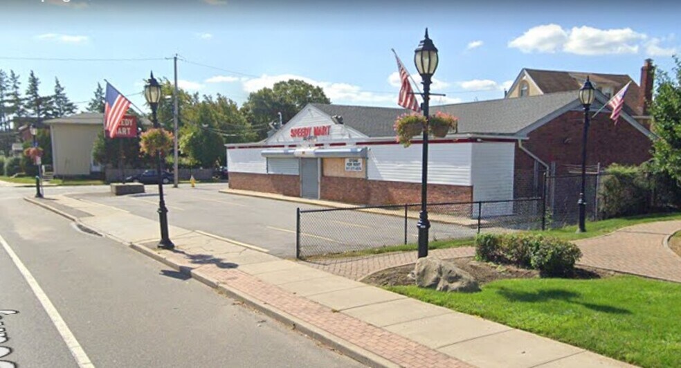 Primary Photo Of 2225 Great Neck Rd, Copiague Convenience Store For Sale