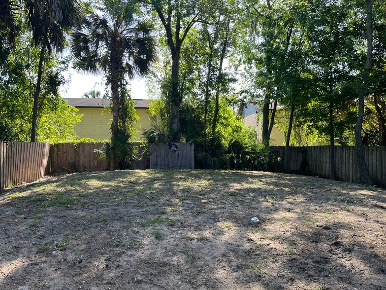 More Photos Of 1343 Lane Ave S, Jacksonville Veterinarian Kennel For Sale