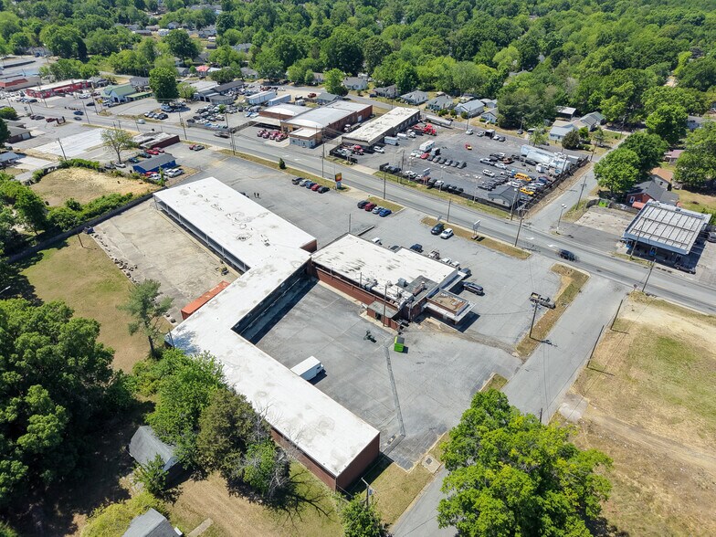 More Photos Of 411 National Hwy, Thomasville Hotel For Sale