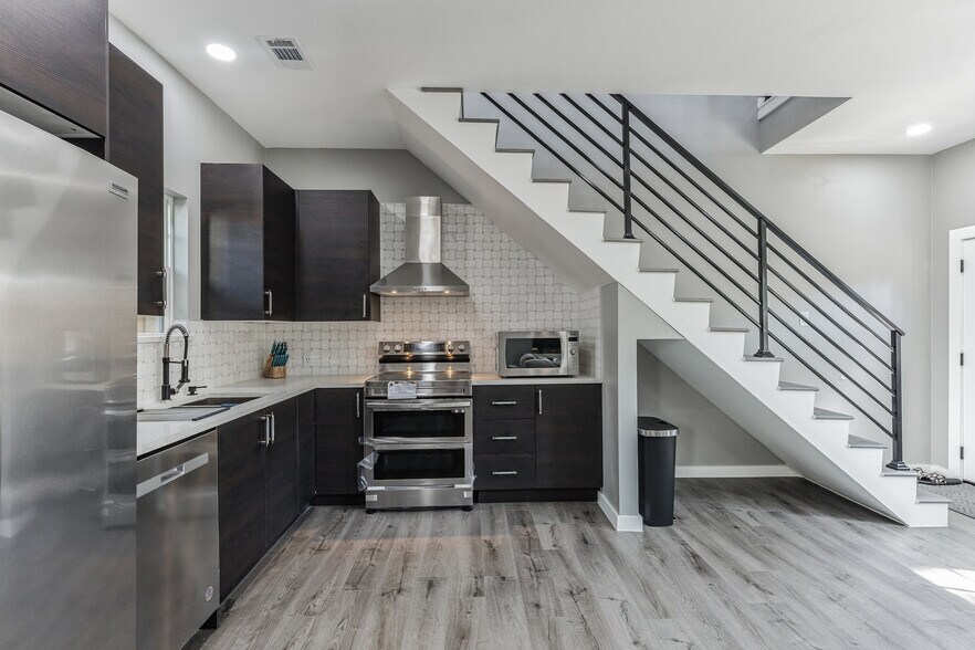 More Photos Of 6111 Atwood St, Austin Multifamily For Sale
