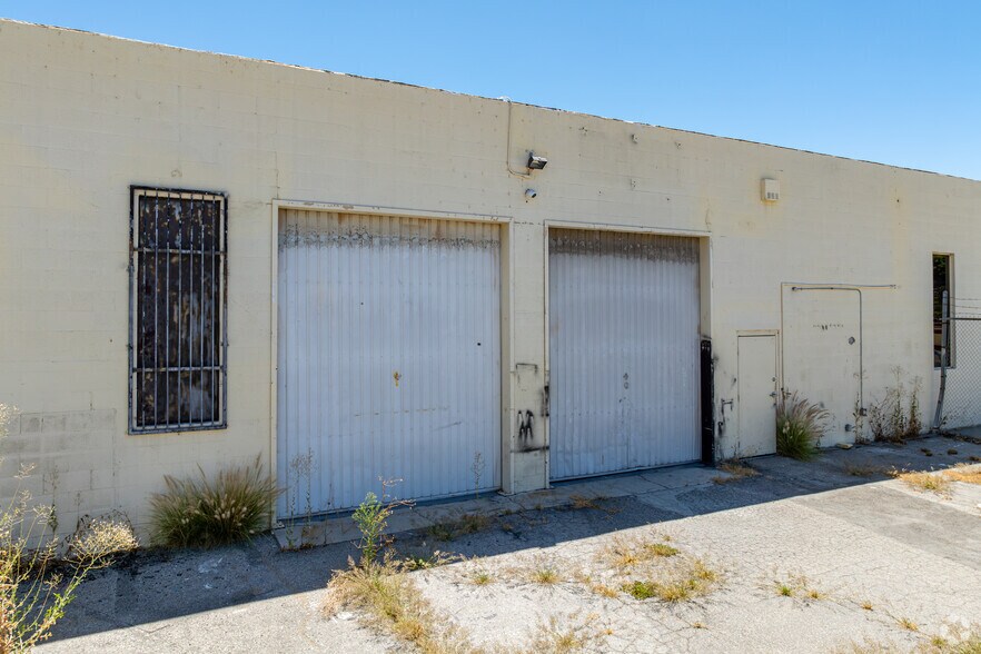 More Photos Of 8411-8421 Canoga Ave, Canoga Park Unknown For Lease