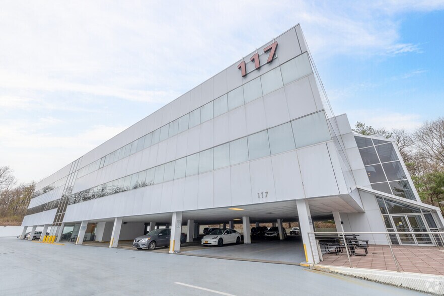 More Photos Of 117 E Stevens Ave, Valhalla Office For Lease