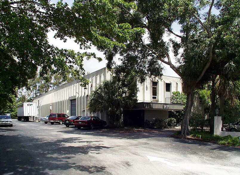 More Photos Of 637 Jim Moran Blvd, Deerfield Beach Warehouse For Lease