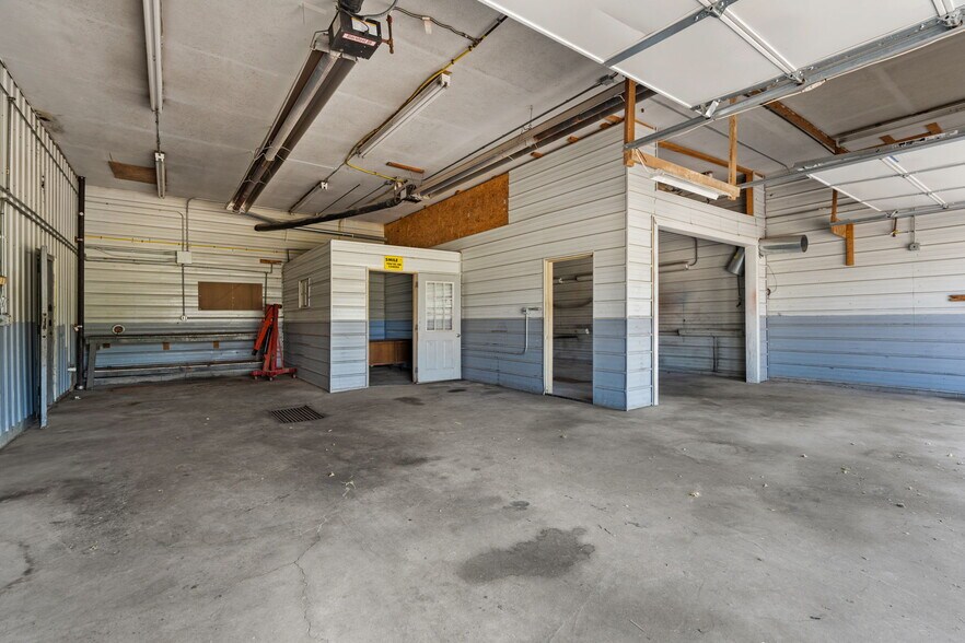 More Photos Of 3401 W Oakland Ave, Austin Truck Stop For Sale