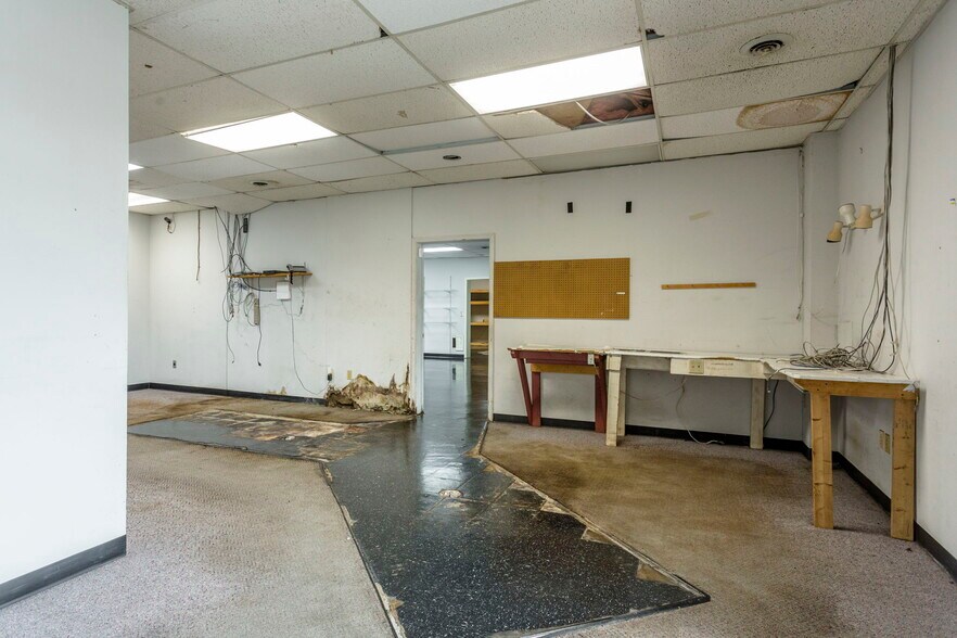 More Photos Of 889 E Market St, Harrisonburg Storefront Retail Office For Sale