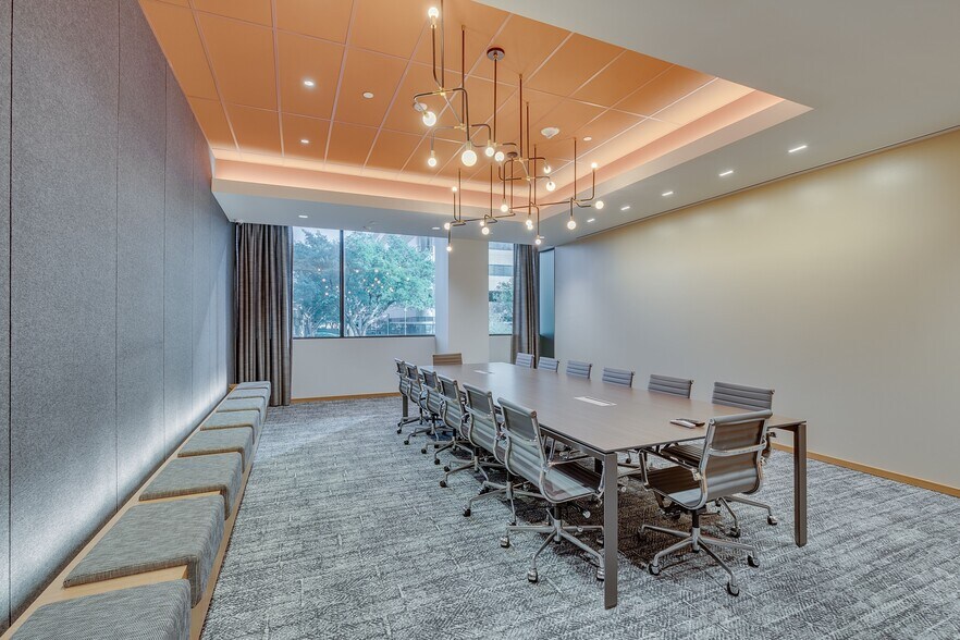 More Photos Of 15110 N Dallas Pky, Dallas Office For Lease