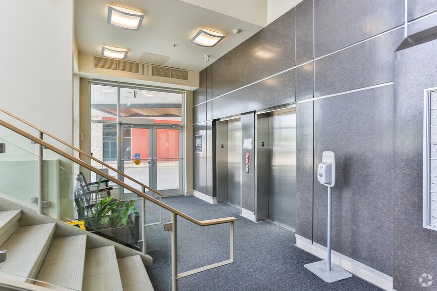 More Photos Of 1000-2000 Veteran's Pl NW, Calgary Medical For Lease