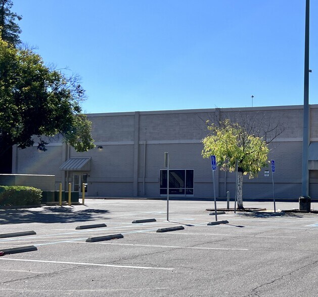 More Photos Of 1876-1880 Park Marina Dr, Redding Medical For Lease