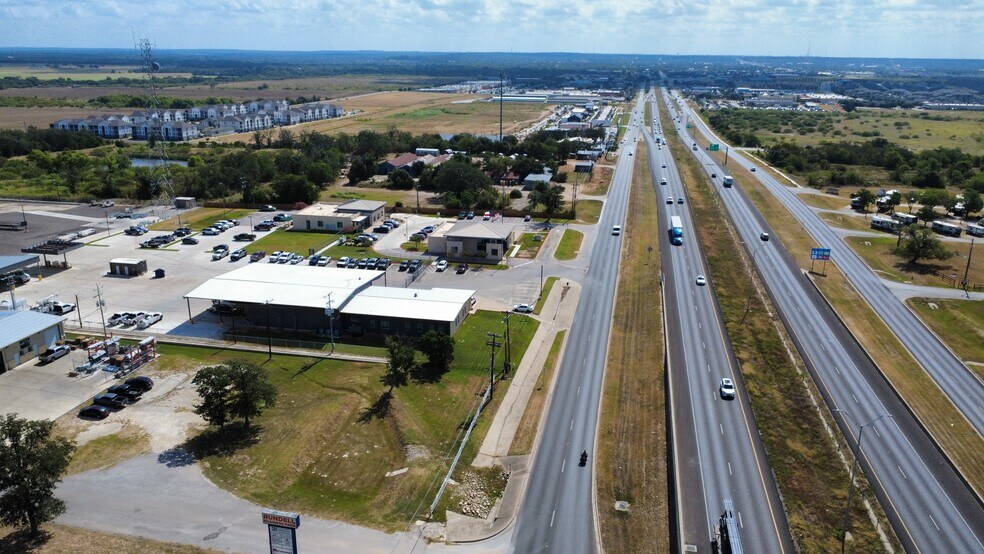 More Photos Of 714 Highway 71 W, Bastrop Freestanding For Lease