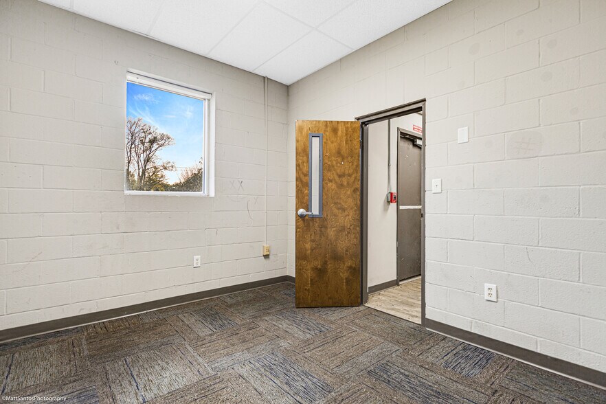 More Photos Of 2704 Highmarket St, Georgetown Freestanding For Sale