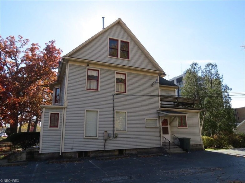 More Photos Of 1451 E Market St, Warren Medical For Sale