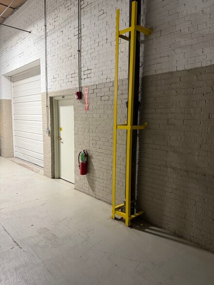 More Photos Of 2600 Washington Blvd, Bellwood Warehouse For Lease