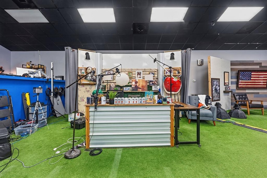 More Photos Of 9221 Highway 290 W, Austin Light Manufacturing For Sale