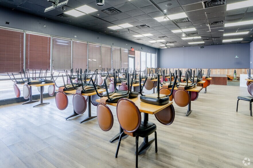 More Photos Of 9620 N Metro Pky W, Phoenix General Retail For Sale