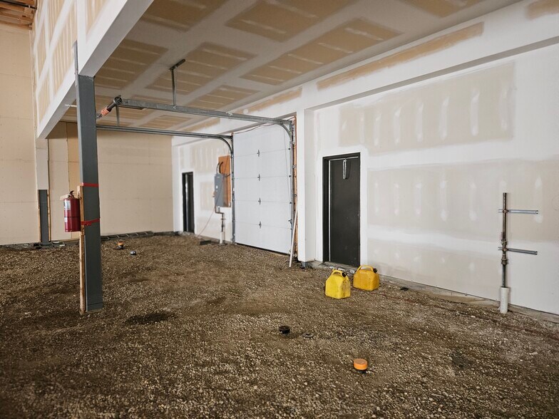 More Photos Of 5116 46 Ave, Tofield General Retail For Lease