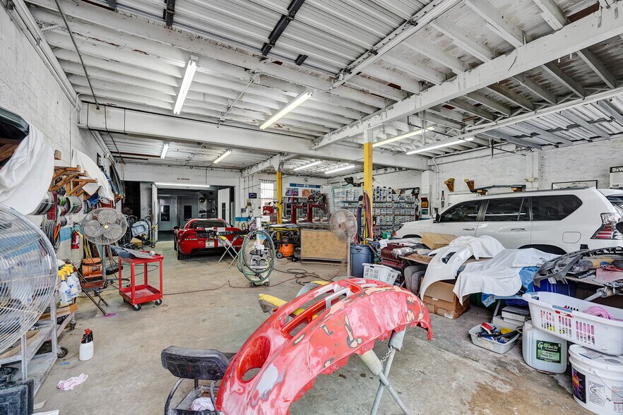 More Photos Of 121 SE 1st Ave, Dania Beach Auto Repair For Lease