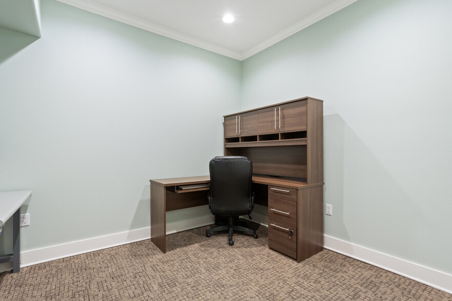 More Photos Of 1927 Columbus Ave, Waco Office For Sale