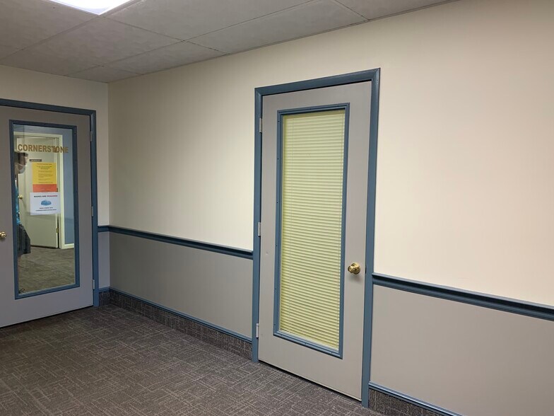 More Photos Of 817 Kilbourne St, Bellevue Medical For Lease