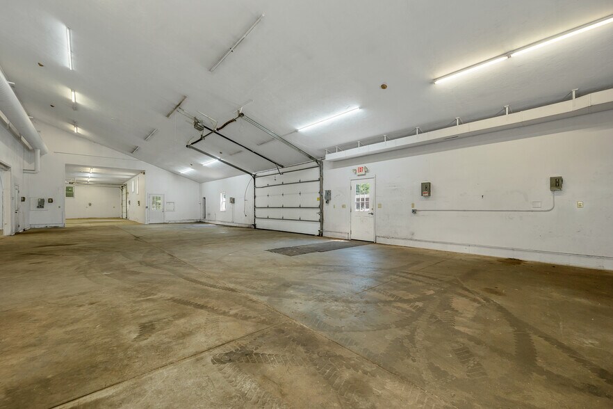 More Photos Of 147 Middle Rd, Center Tuftonboro Warehouse For Sale