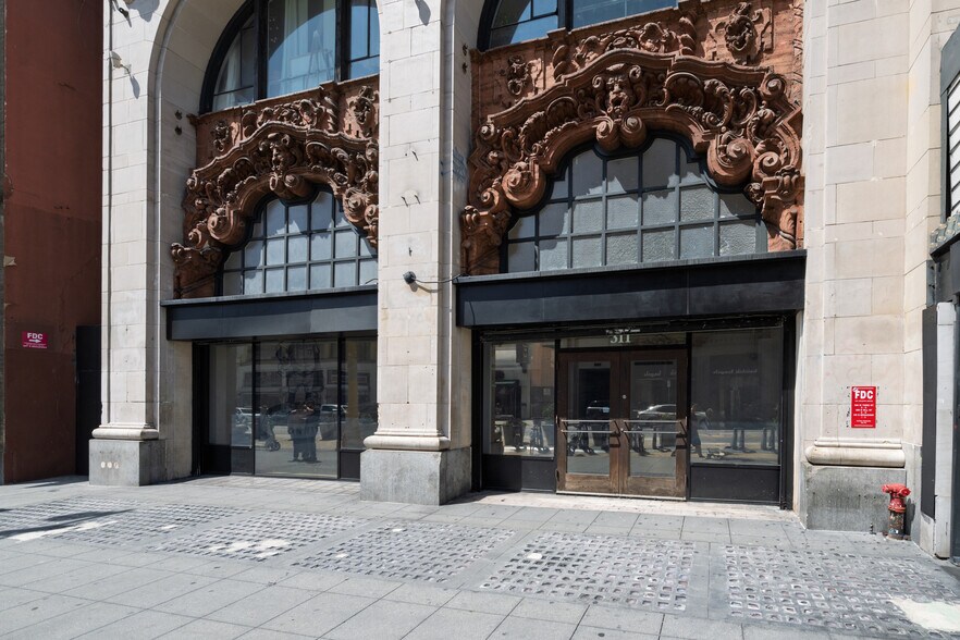 More Photos Of 311 S Broadway, Los Angeles Apartments For Lease