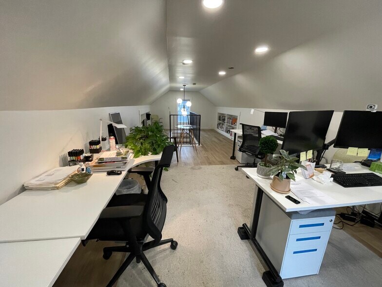 More Photos Of 5022 Rockville Rd, Indianapolis Office For Sale