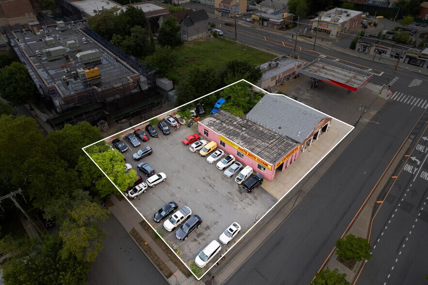 Primary Photo Of 930 Richmond Ave, Staten Island Auto Repair For Sale