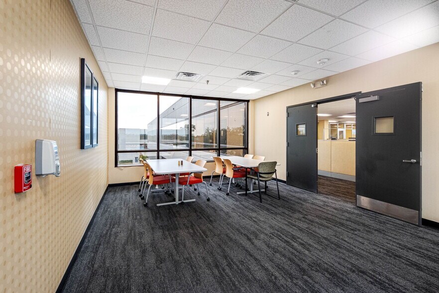 More Photos Of 6801 E Hillsborough Ave, Tampa Office Residential For Lease