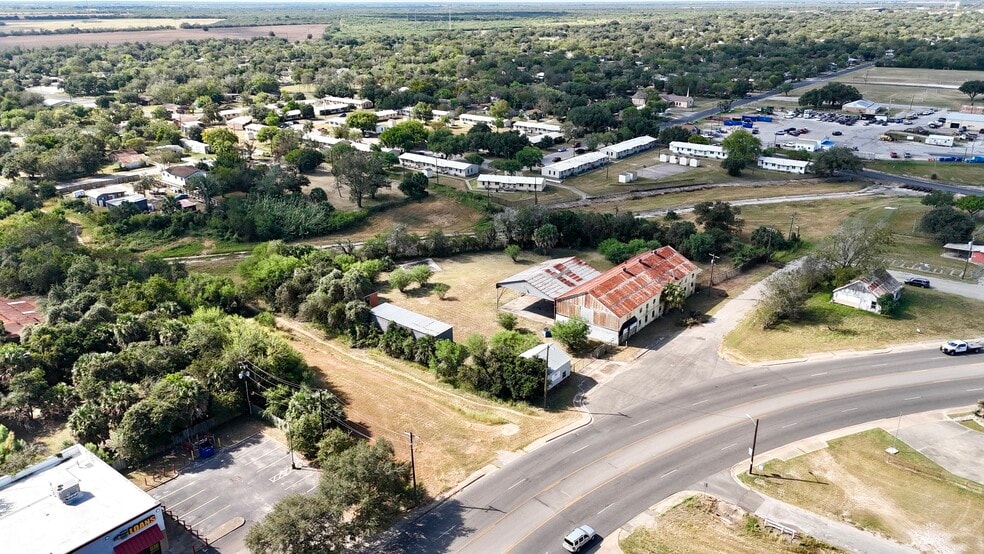 More Photos Of 305 W Houston St, Beeville Warehouse For Sale