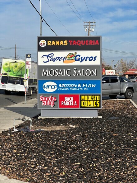 More Photos Of 115 Mark Randy Pl, Modesto Showroom For Lease