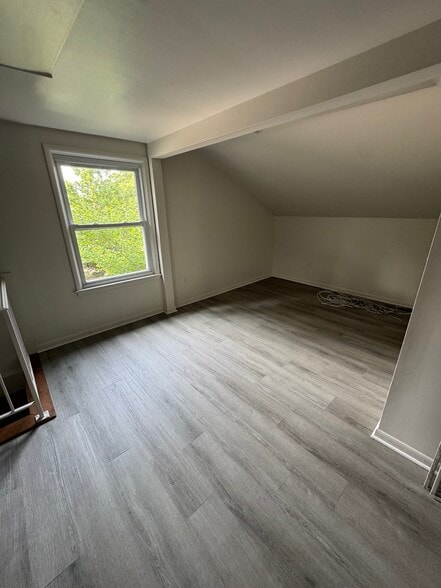 More Photos Of 1103 Fabyan Pkwy, Geneva Manufacturing For Lease