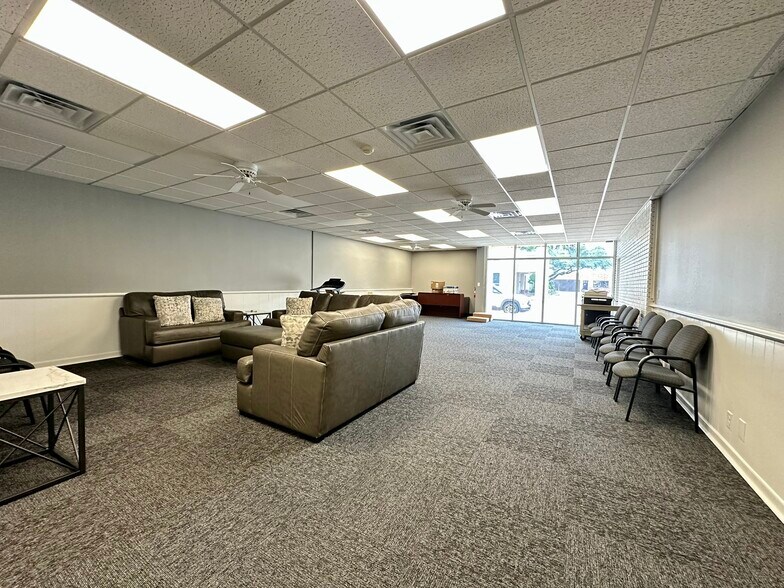 More Photos Of 705 Lamar St, Wichita Falls Office For Sale