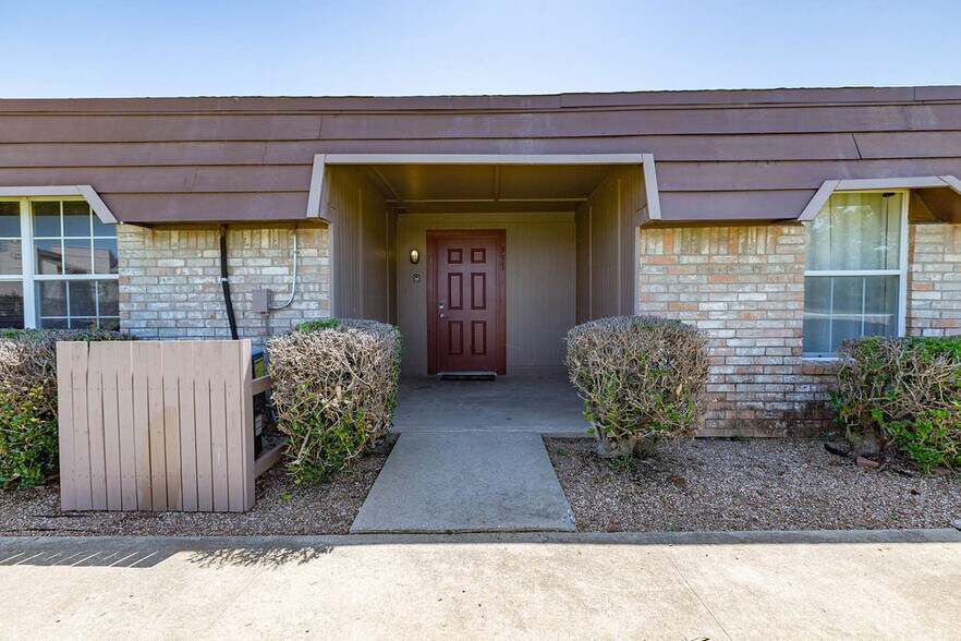 More Photos Of 7404 Lyrewood Ln, Oklahoma City Apartments For Sale