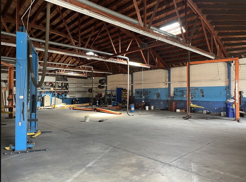 More Photos Of 2051 Ashby Ave, Berkeley Auto Repair For Lease
